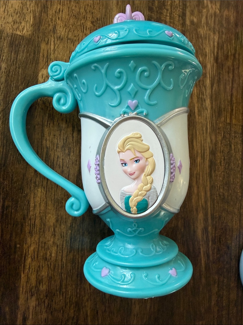 Elsa and Anna Disney teacup with lid